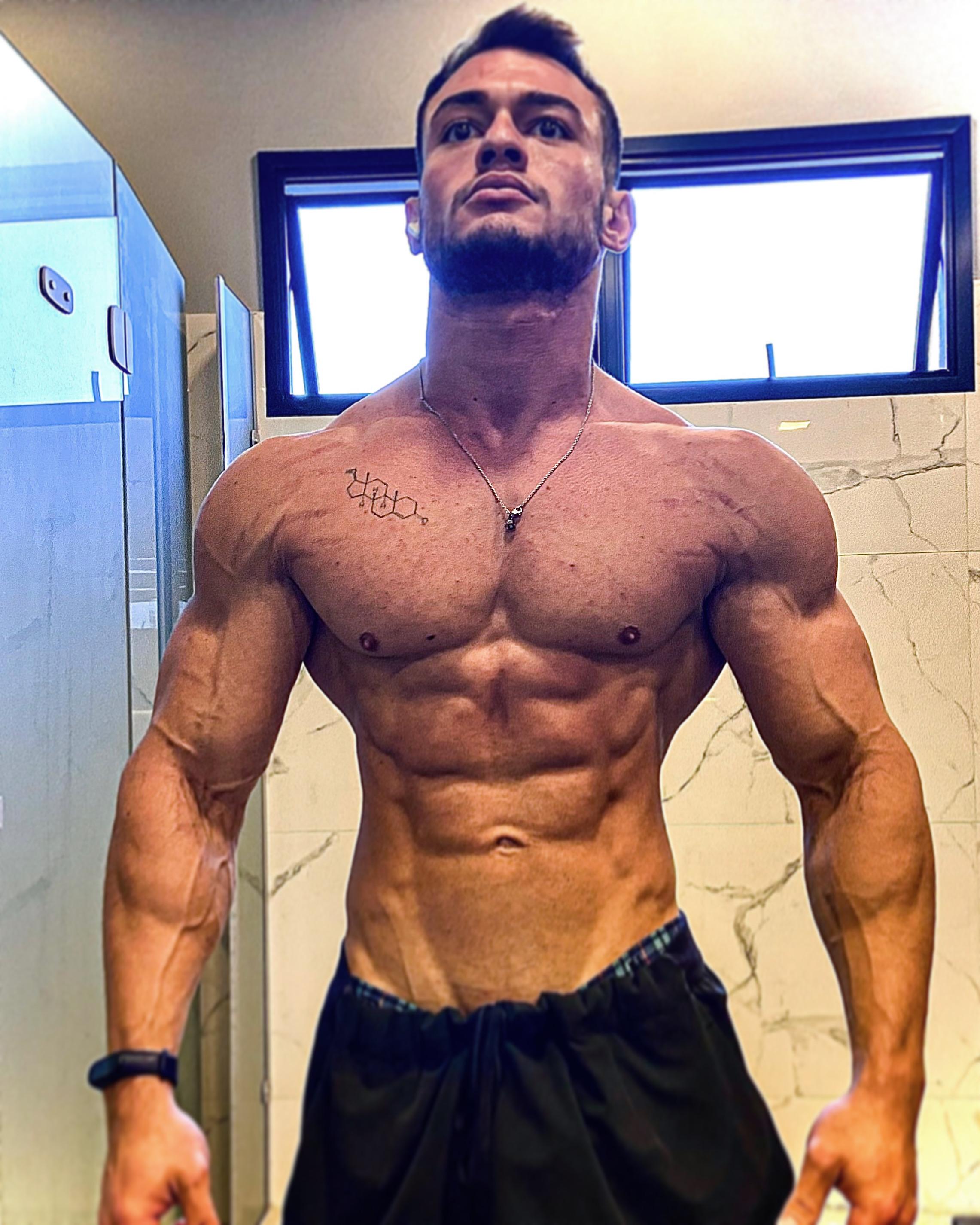 Dr. Eliseu Rodas — Endocrinologista e Campeão de Fisiculturismo